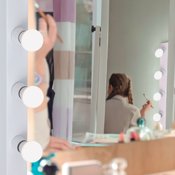 Logo Luxcambra - Iluminación y diseño